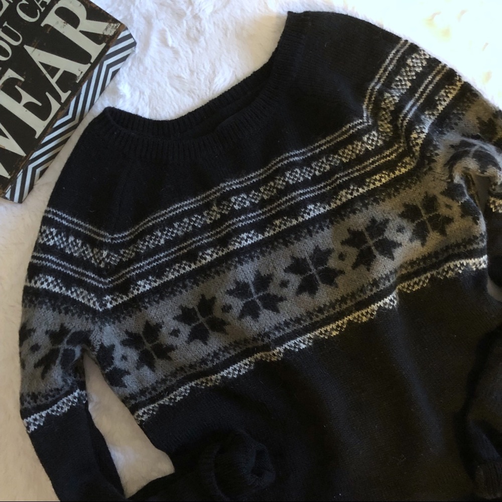 Fina⬇️ AEO Black & Gray Tunic Sweater